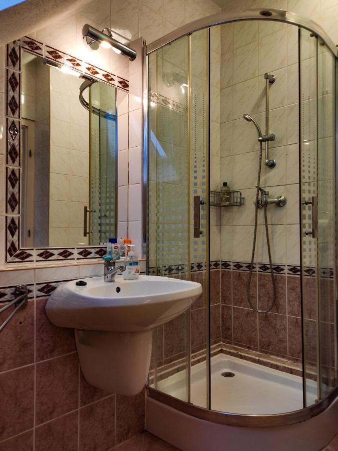 Afrodite Apartmanhaz Эгер Экстерьер фото